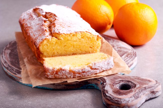 لذيذة وتشعرك بالدفء في أيام الشتاء الباردة.. طريقة سهلة لتحضير كيك البرتقال والقرفة