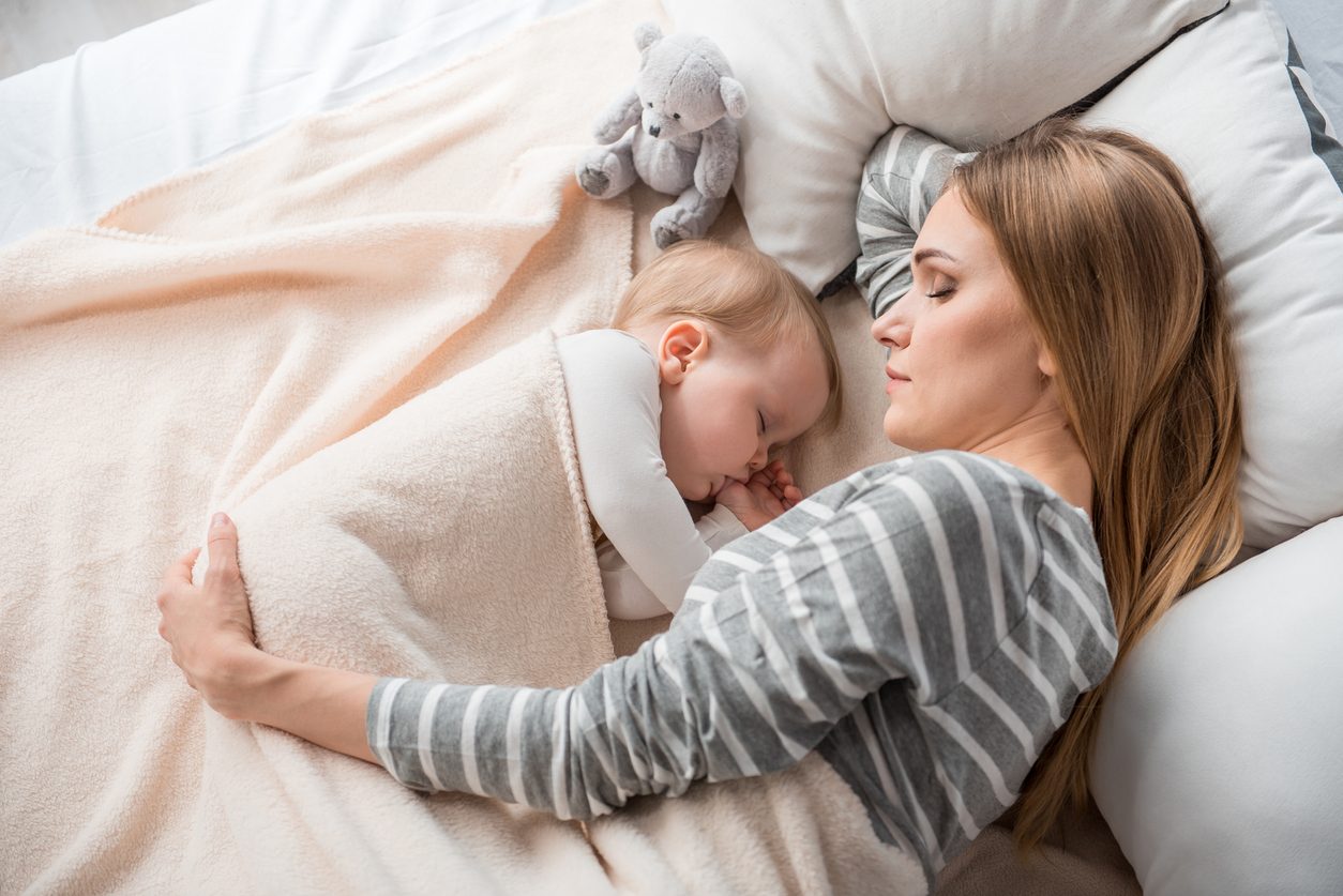 iStock/ الرضاعة الطبيعية أثناء النوم