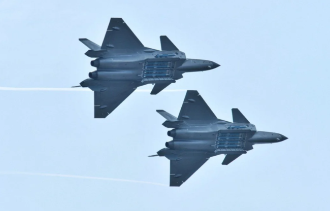 سلاح يحلّق بلا توقُّف، وصاروخ يدور حول الأرض.. أبرز الأسلحة الصينية التي صدمت أمريكا في 2021