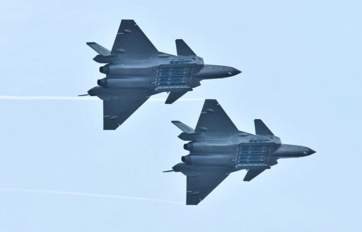 سلاح يحلّق بلا توقُّف، وصاروخ يدور حول الأرض.. أبرز الأسلحة الصينية التي صدمت أمريكا في 2021