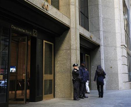 ملابس موظفي وول ستريت تثير القلق! ثمنها الباهظ يعرّض أصحابها للسرقة، وهذا ما نصحت به الشركات