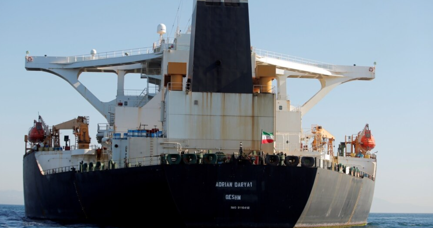 يخدعون الأمريكيين بحيلة بسيطة.. كيف يتم تهريب النفط الإيراني وما الدول التي يُباع باسمها؟