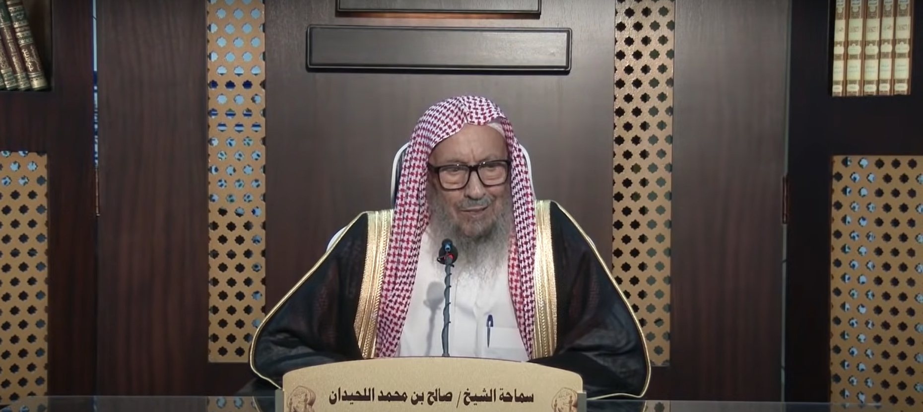 خاض معركة ضد MBC وله فتوى صادمة عن الفضائيات.. أبرز المحطات في حياة الشيخ  السعودي الراحل اللحيدان