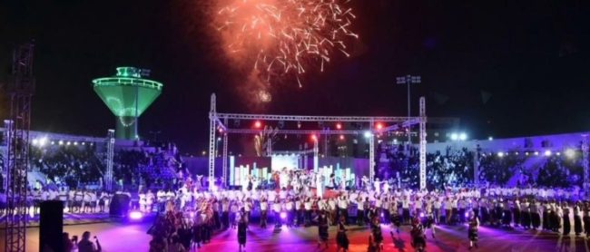 حفل راقص في شوارع مدينة سعودية يثير غضباً.. أمير المنطقة يفتح تحقيقاً بعد انتشار فيديوهات