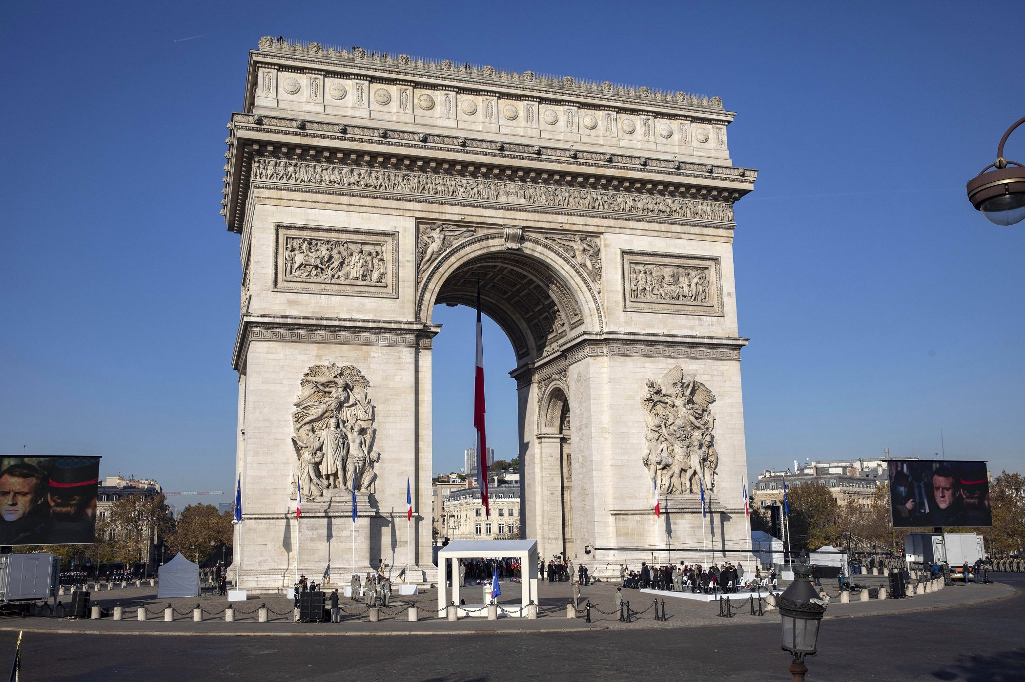 اليمين المتطرف في فرنسا باريس قوس النصر