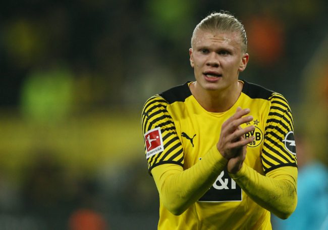 “سألعب في هذا البلد”.. هالاند يجيب عن أسئلة المارة في الشارع ويزيد الجدل حول مستقبله