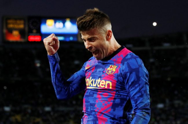 “لا تقُل ذلك بصوت عالٍ لأنهم سيعاقبونك”.. بيكيه يتفاعل مع تغريدة لفالنسيا يتهم فيها ريال مدريد بالسرقة