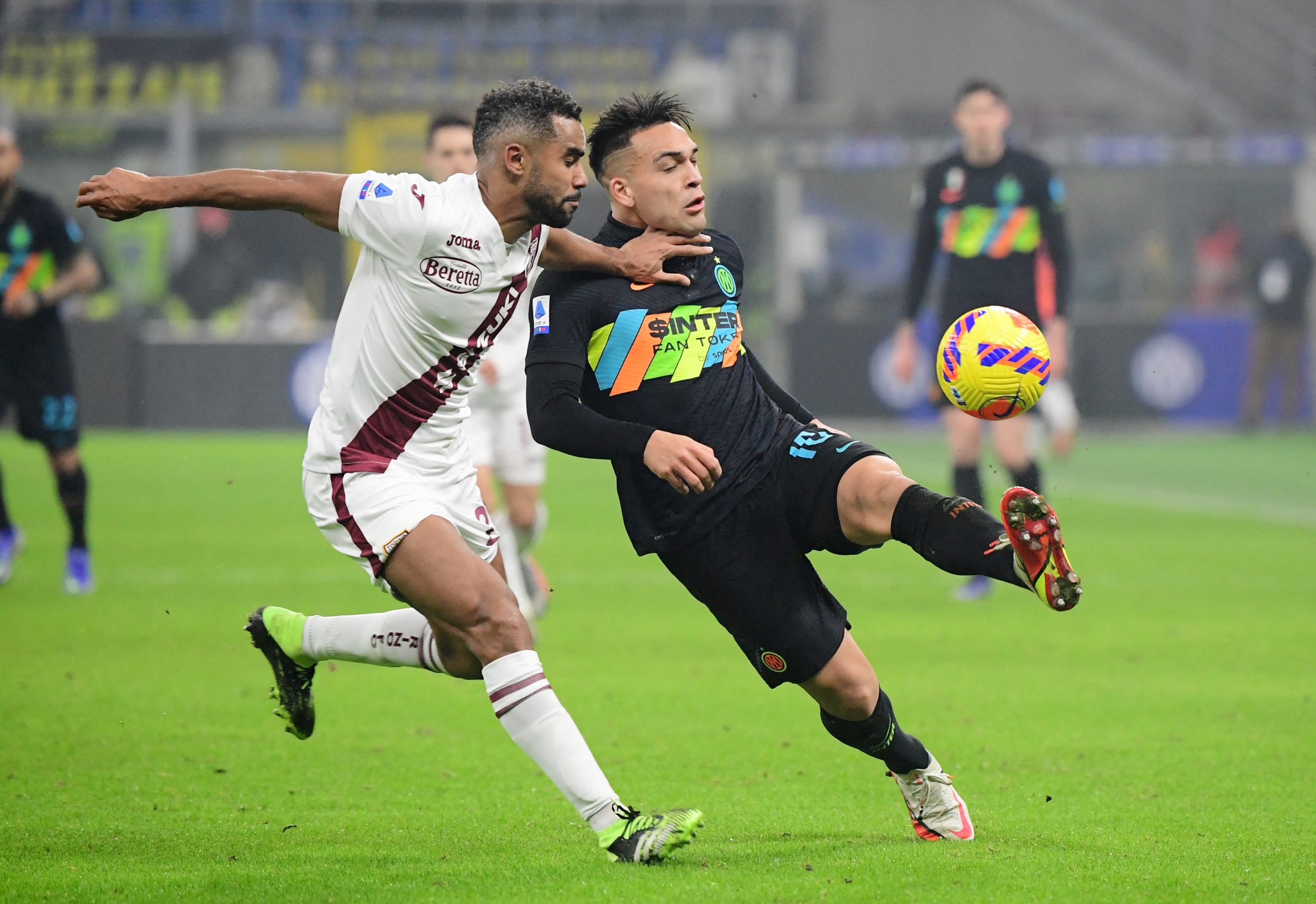 لقاح كورونا سيُصبح إلزامياً في إيطاليا (رويترز)