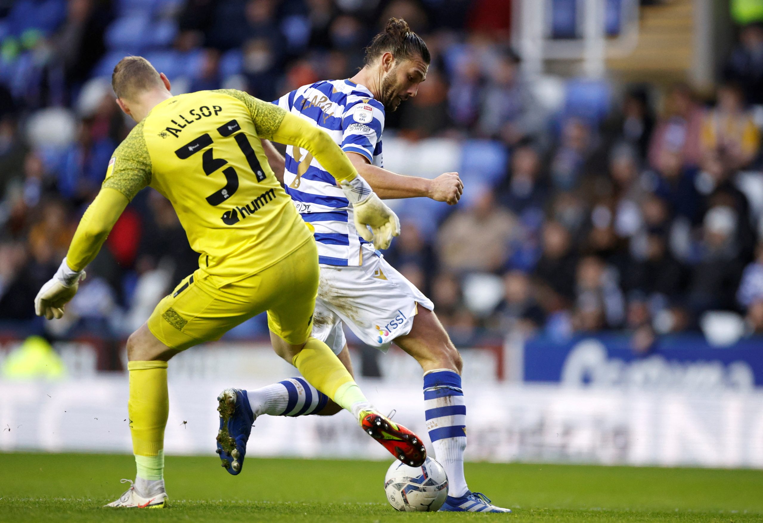 لاعب غير محظوظ يسجل أجمل هدفين في مسيرته.. الحكم ألغاهما وفريقه خسر بنتيجة قاسية (فيديو)