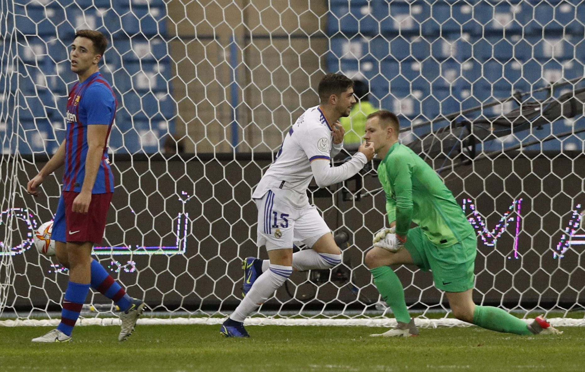 فالفيردي سجل هدف حسم الكلاسيكو (رويترز)