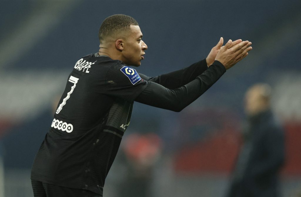 مبابي مرشح للرحيل عن سان جيرمان (رويترز)