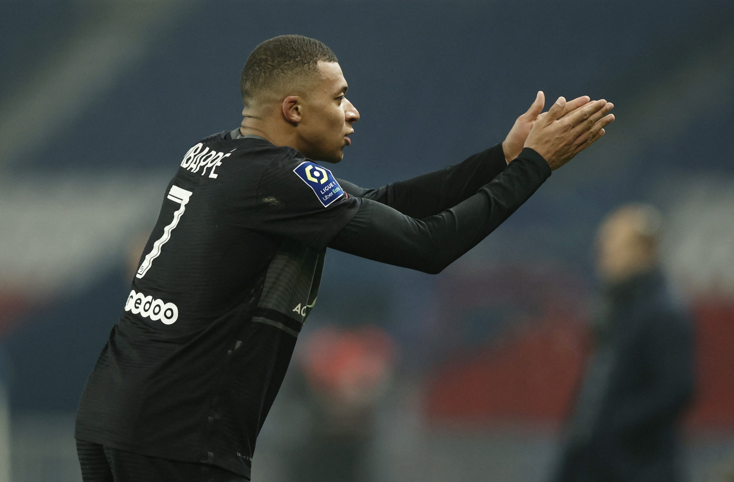 مبابي مرشح للرحيل عن سان جيرمان (رويترز)