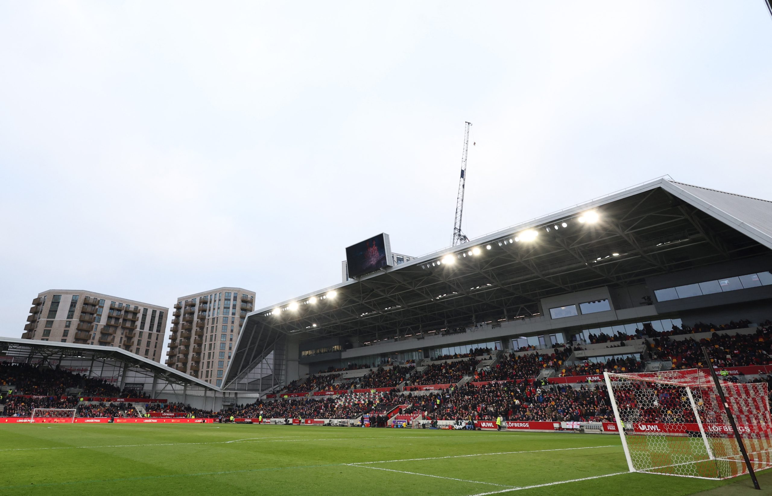 طائرة بدون طيار تتسبب بإيقاف مباراة في الدوري الإنجليزي (رويترز)