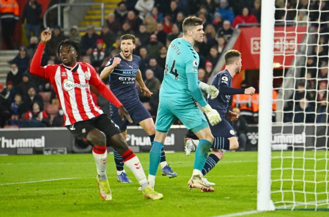 نشر صورة قاسية لفخذه المُصاب.. لابورت يسخر من عدم طرد لاعب ساوثهامبتون بعد تدخل عنيف ضده