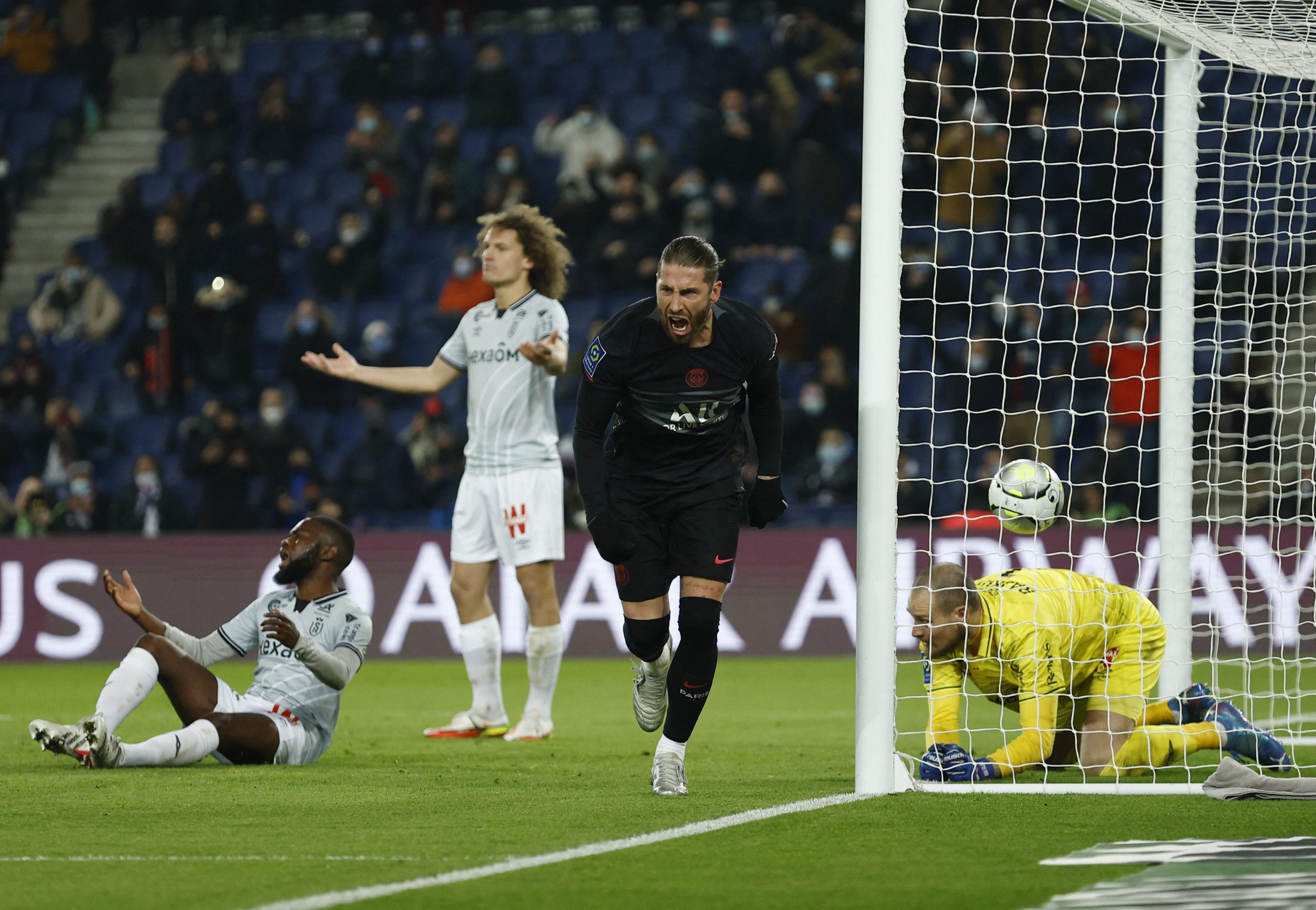 راموس دوّن أول أهدافه مع سان جيرمان (رويترز)