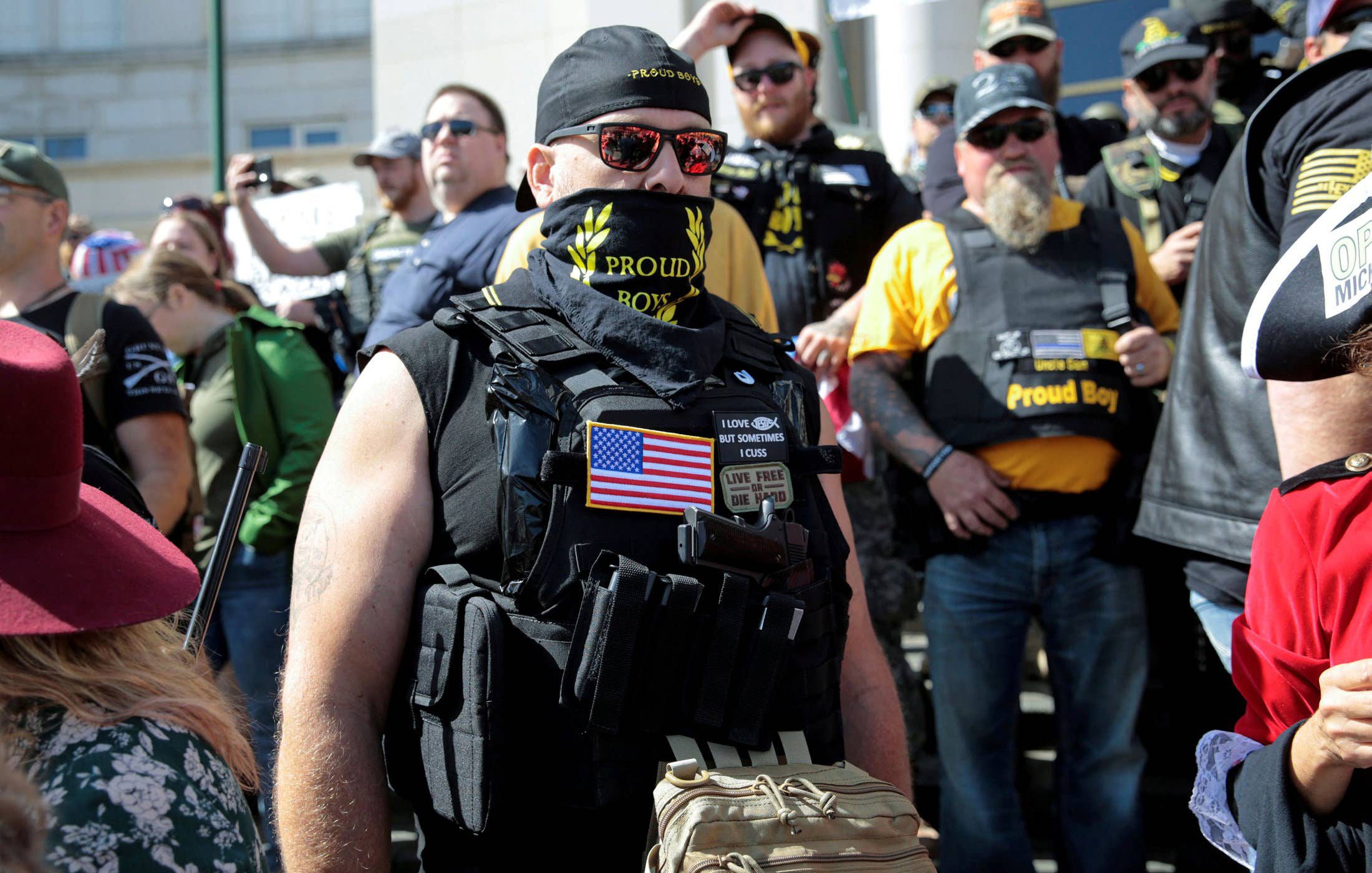 “الملايين غاضبون ومسلحون”.. هل تتجه أمريكا حقاً إلى حرب أهلية ثانية؟ هذه العلامات التي قد تشير إلى ذلك