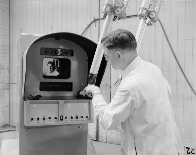 ساهم في اختراعه علماء كُثر لكن الفضل الأكبر كان لمزارع شاب يعمل بحقل بطاطس.. قصة اختراع “التلفزيون”