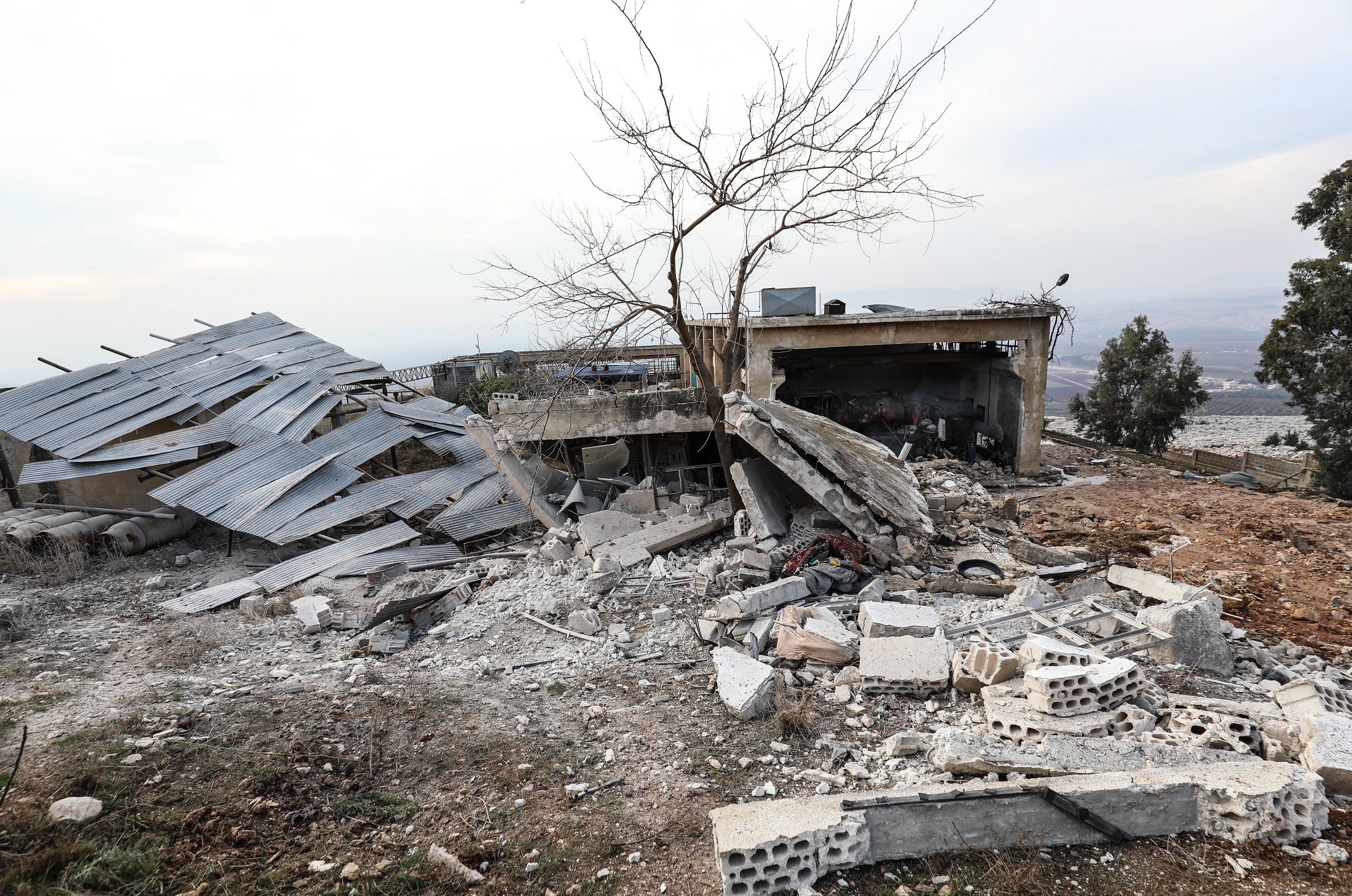 قصف روسي يوقف محطة المياه الرئيسية بإدلب السورية.. صور لاستهدافها وخروجها عن الخدمة