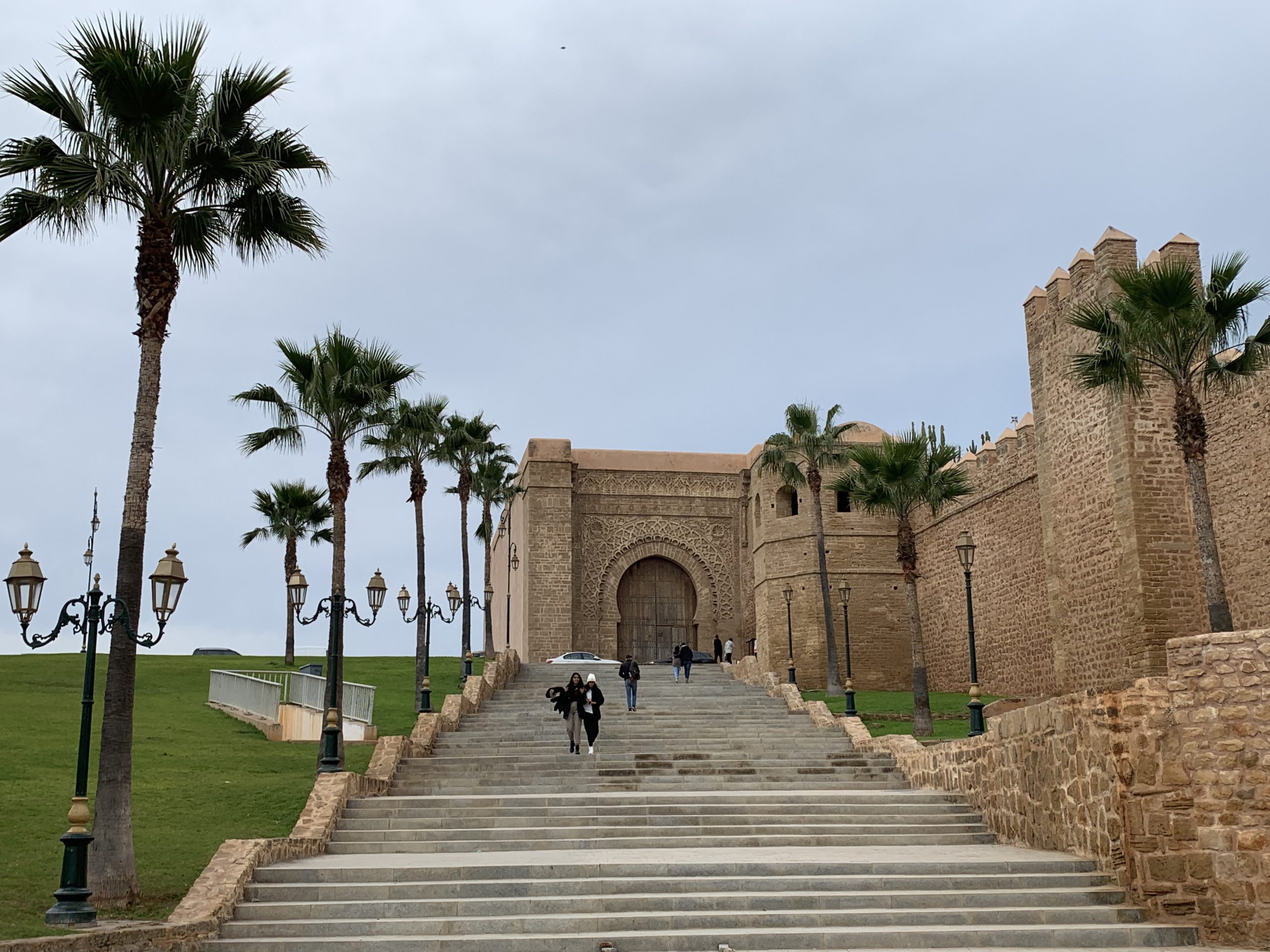 قصبة لوداية وتظهر في الصورة الأسوار التاريخية والباب الأثري (خاص عربي بوست)