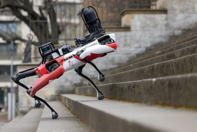 فيديو لكلب آلي حربي بدأ الجيش البريطاني بتجنيده! ينفذ مهامَّ خطيرة وقادر على اكتشاف مواد نووية