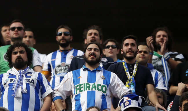 “مشجعو كرة القدم حمقى”.. لماذا “يعبد” المشجعون فريقهم المفضل؟