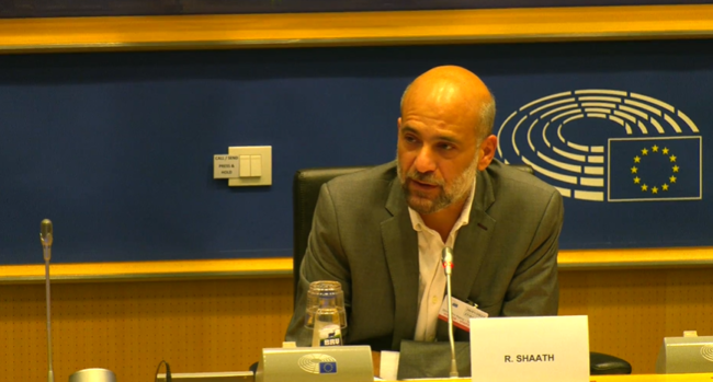 الناشط البارز رامي شعث يكشف عن تلقيه تهديدات “حتى لا ينطق بكلمة”: مصر أصبحت زنزانة كبيرة