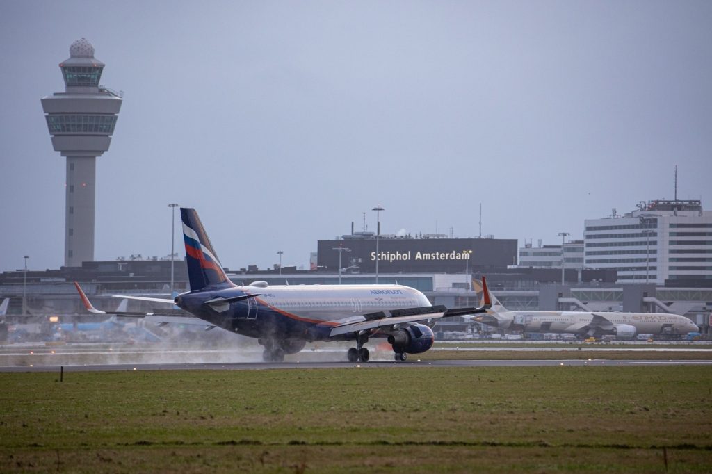 مطار أمستردام هولندا