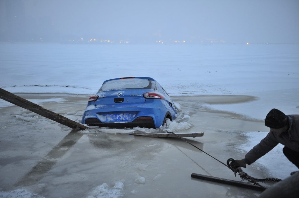 صورة سيلفي غرق سيارة