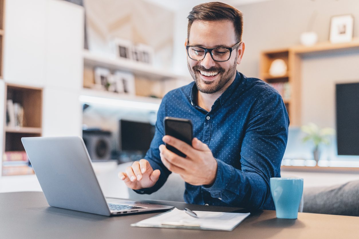 توصيل الإنترنت إلى اللابتوب\ istock