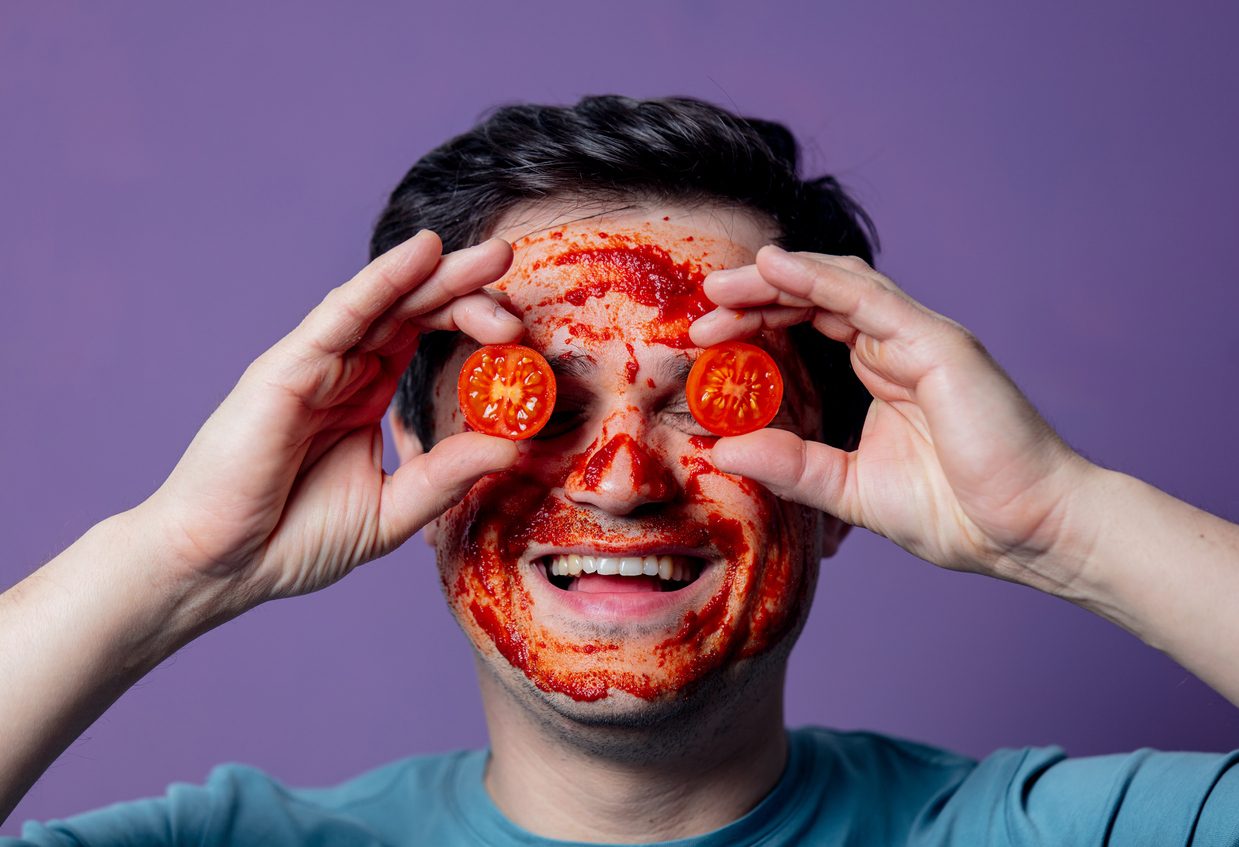 iStock/ ماسك الطماطم للوجه
