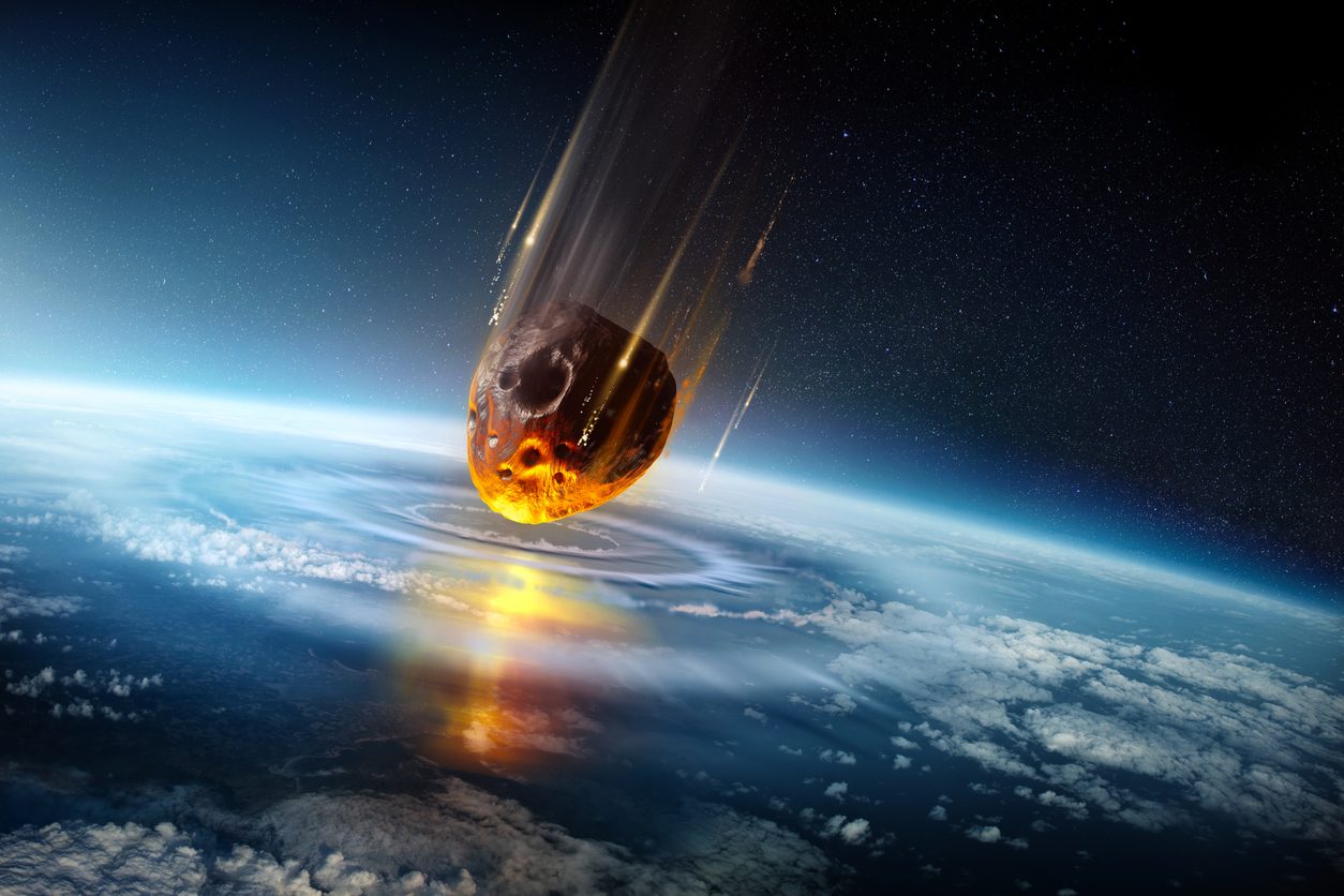 ماذا يحدث إذا اصطدم كويكب بالأرض؟ \ istock