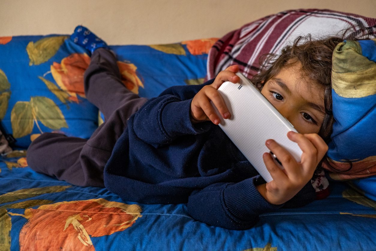 iStock/ الإدمان الإلكتروني للأطفال