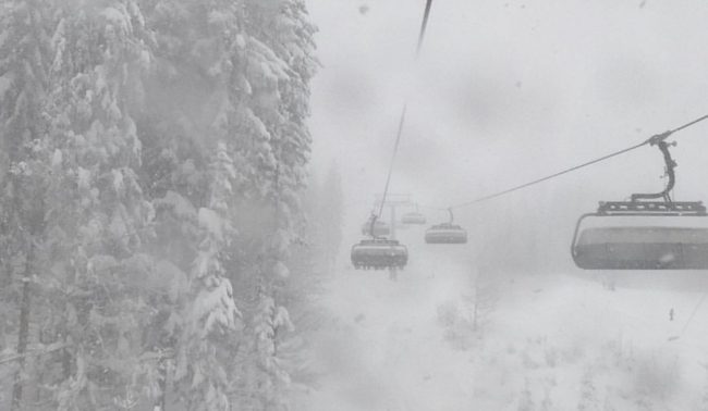 فيديو لعملية إنقاذ لأشخاص علقوا طوال الليل في تلفريك! تجمدت كابلات العربات وهم على ارتفاع 30 متراً