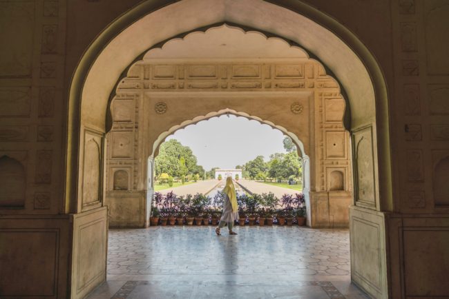 تكتب الفتاوى وتعلِّم الرجال والنساء ومستشارة خاصة لنور الدين زنكي.. عن الفقيهة فاطمة السمرقندية