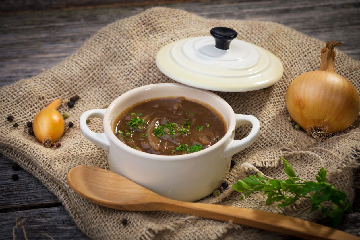 حساء البصل الفرنسي iStock