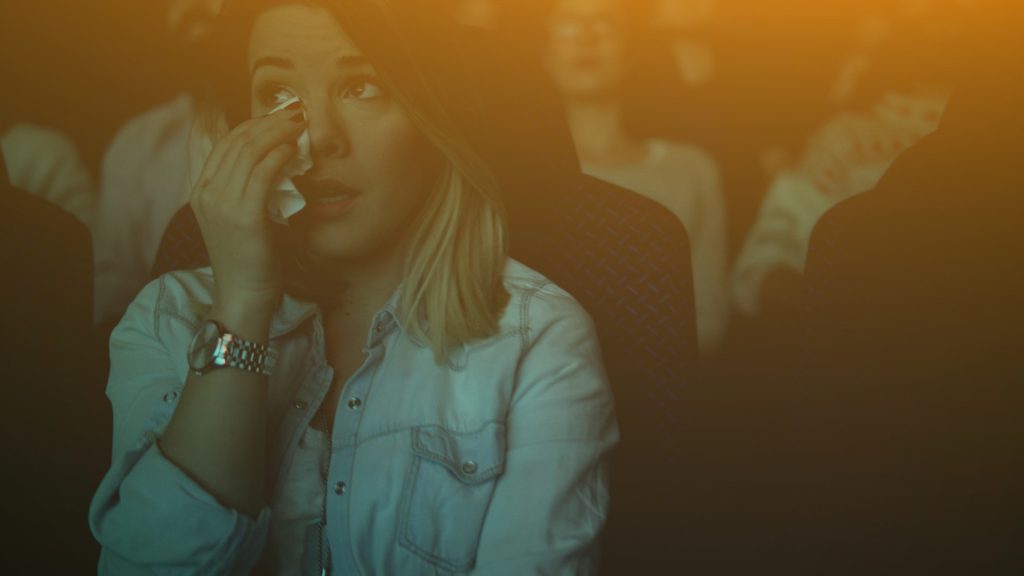 لماذا نحب مشاهدة أفلام حزينة ونبكي؟