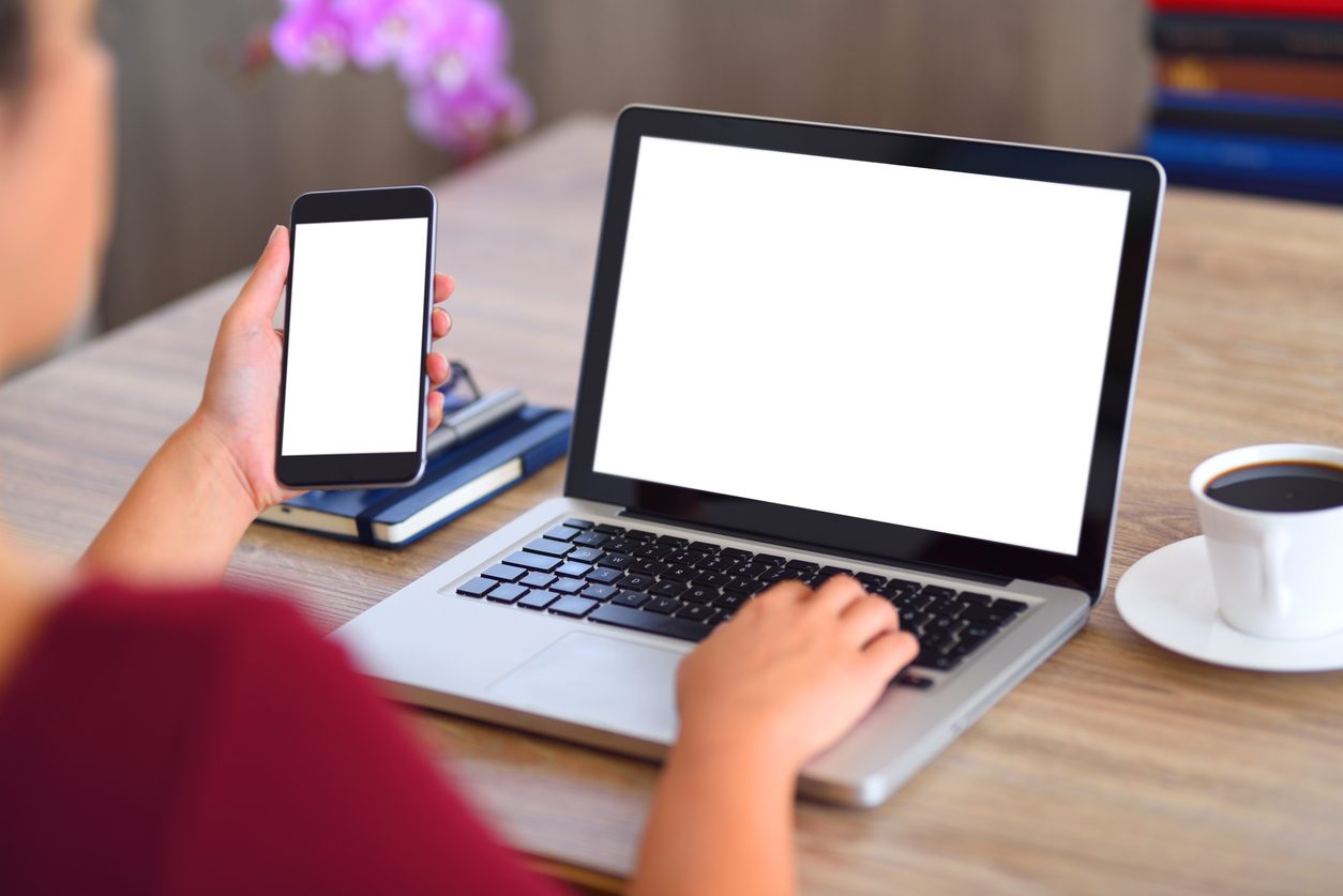 توصيل الإنترنت إلى اللابتوب\ istock