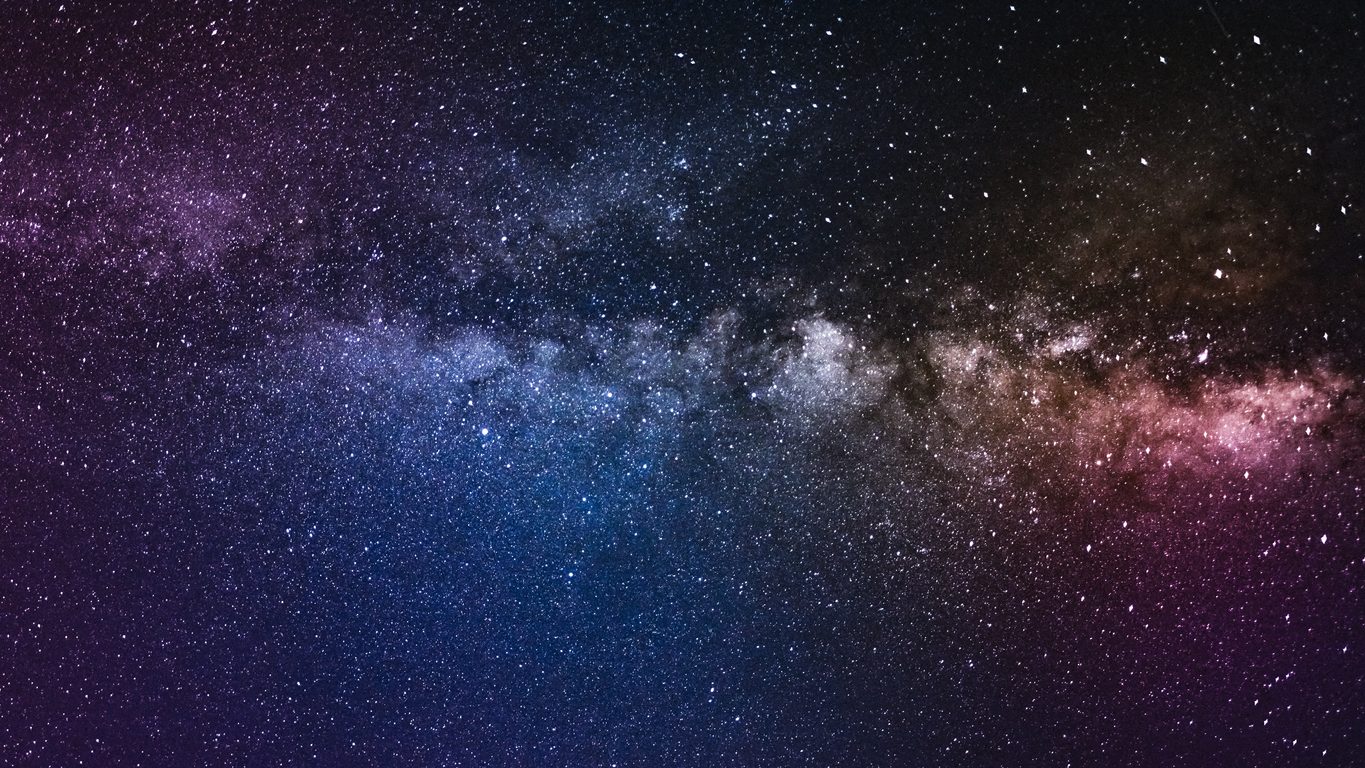 لماذا تبدو سماء الليل مظلمة؟ istock