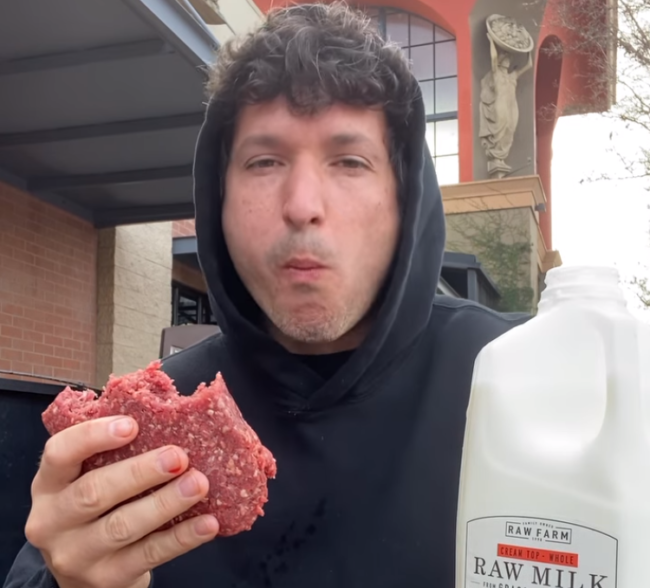 ماذا يحدث للجسم إذا أكل الشخص اللحم النيء فقط؟