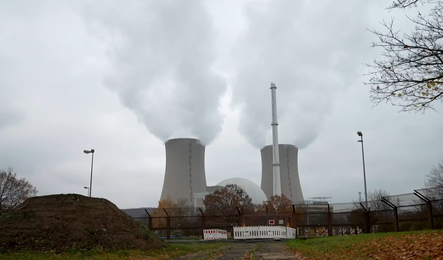 شركة طاقة بريطانية تعتذر لعملائها بعدما أثارت جدلاً واسعاً.. أرسلت لهم جوارب وطالبتهم بتقليل التدفئة!