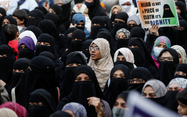 الهند تضطهد المسلمين منذ سنوات، فلماذا “تتحدث” إدارة بايدن الآن فقط عن انتهاكات حقوق الإنسان؟