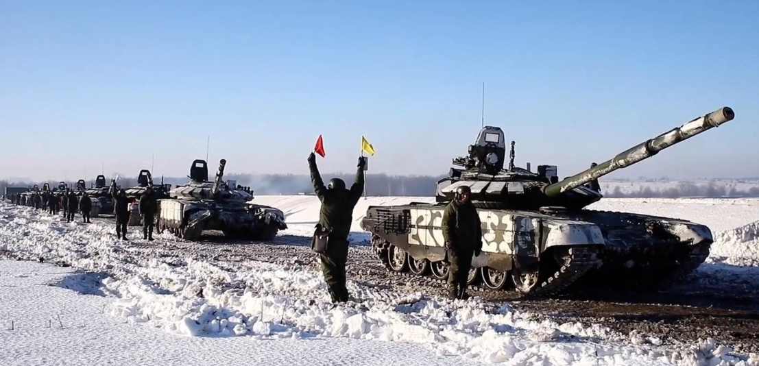 أمريكا تؤكد أن روسيا حشدت قوات إضافية على الحدود مع أوكرانيا.. بايدن: نعتقد أن بوتين قد قرر غزو كييف