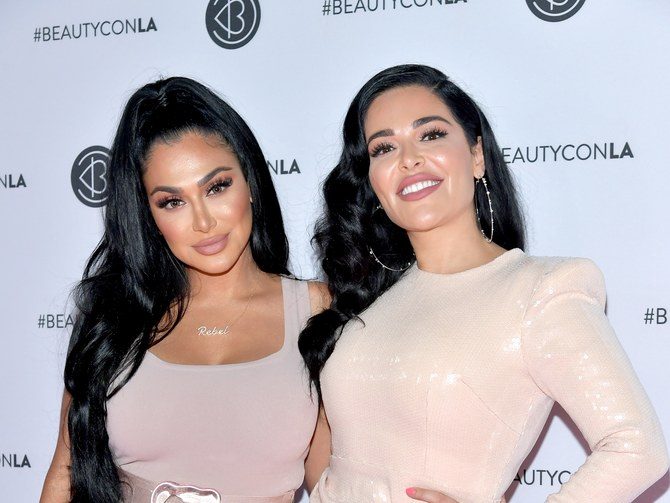 هدى قطان تشارك متابعيها لقطات من زفاف أختها الذي أقيم بأحد الفنادق الفاخرة في دبي