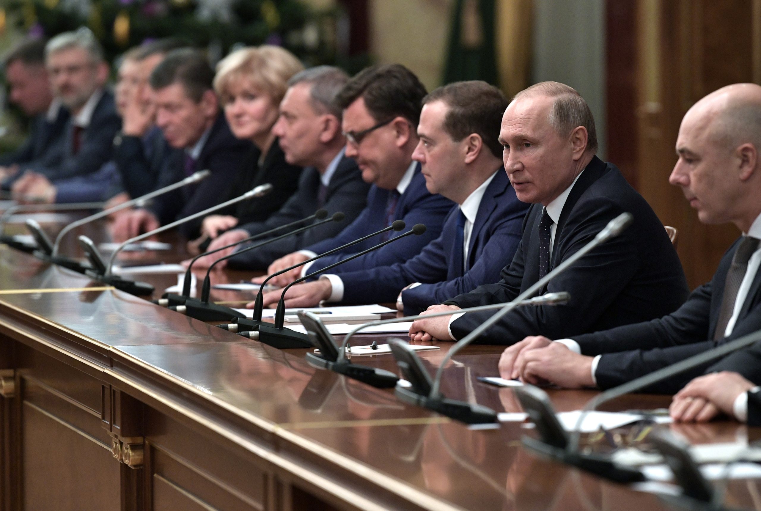 العقوبات الأمريكية على روسيا شملت جميع أعضاء الحكومة الروسية بحلول العام 2018 - رويترز