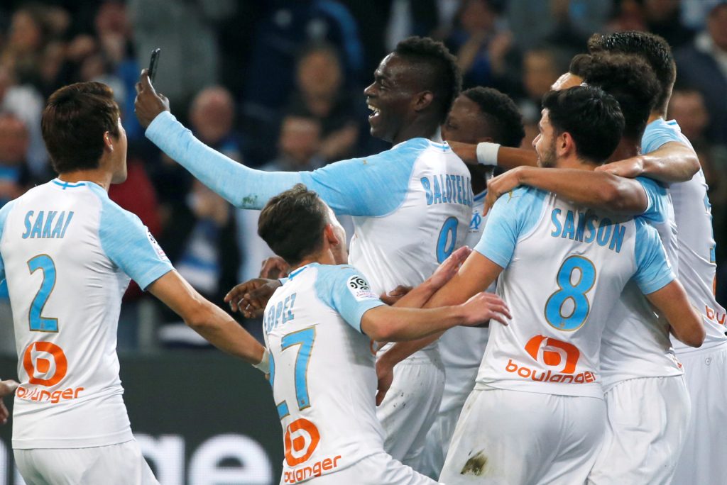 خلال احتفال ماريو بالوتيلي الشهير بأحد أهدافه، عبر إنستجرام/ رويترز