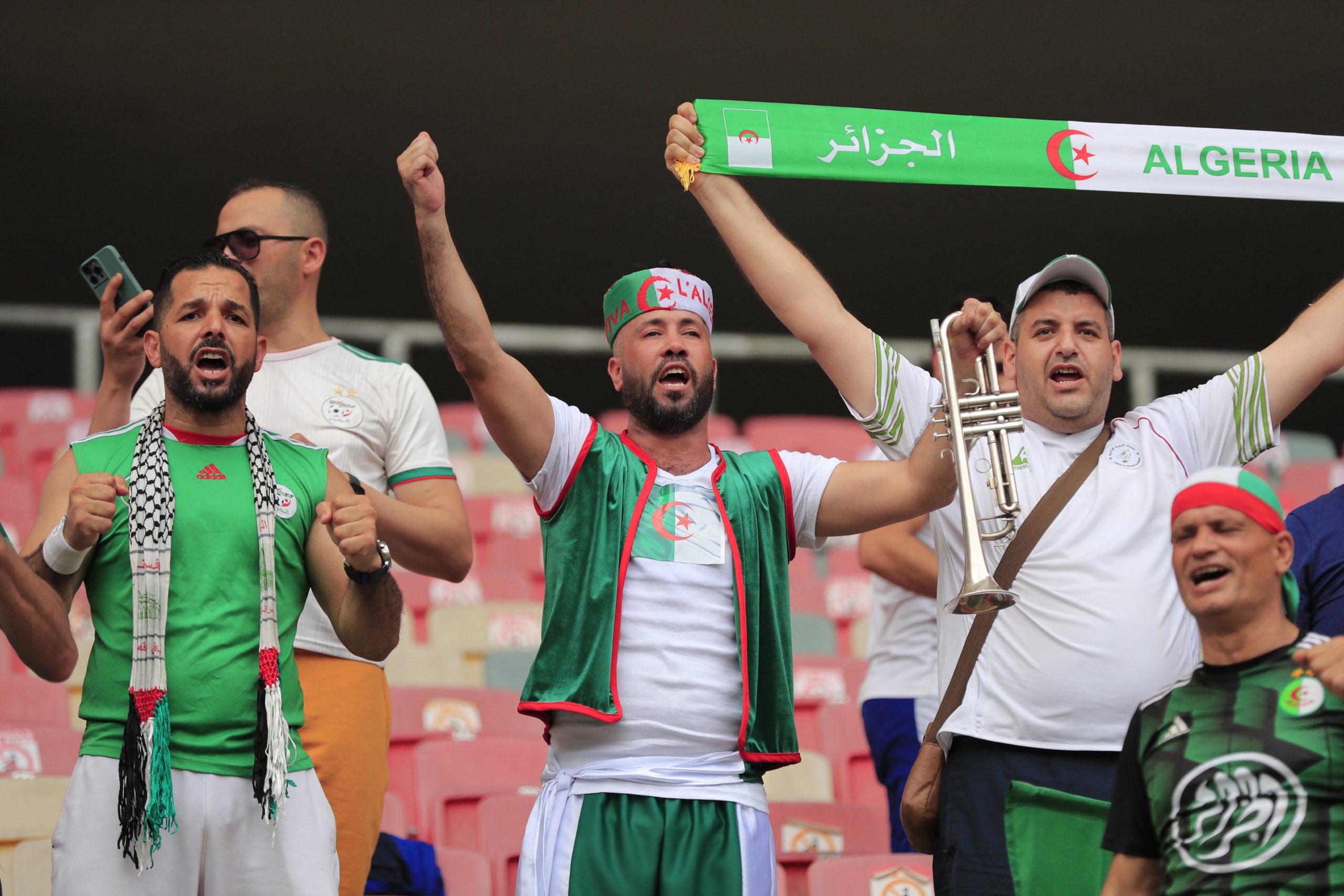 “فيفا” يُحدد موعد النظر في طلب إعادة مباراة الجزائر والكاميرون.. أول اعتراف رسمي بتلقي الشكوى