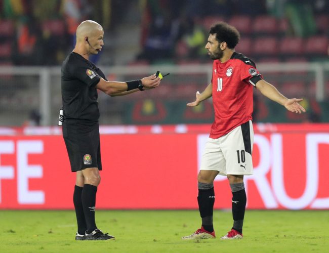 طردَ موسيماني وأدار نهائيين لكأس أمم إفريقيا.. “كاف” يكشف هوية حكم مباراة الأهلي والوداد