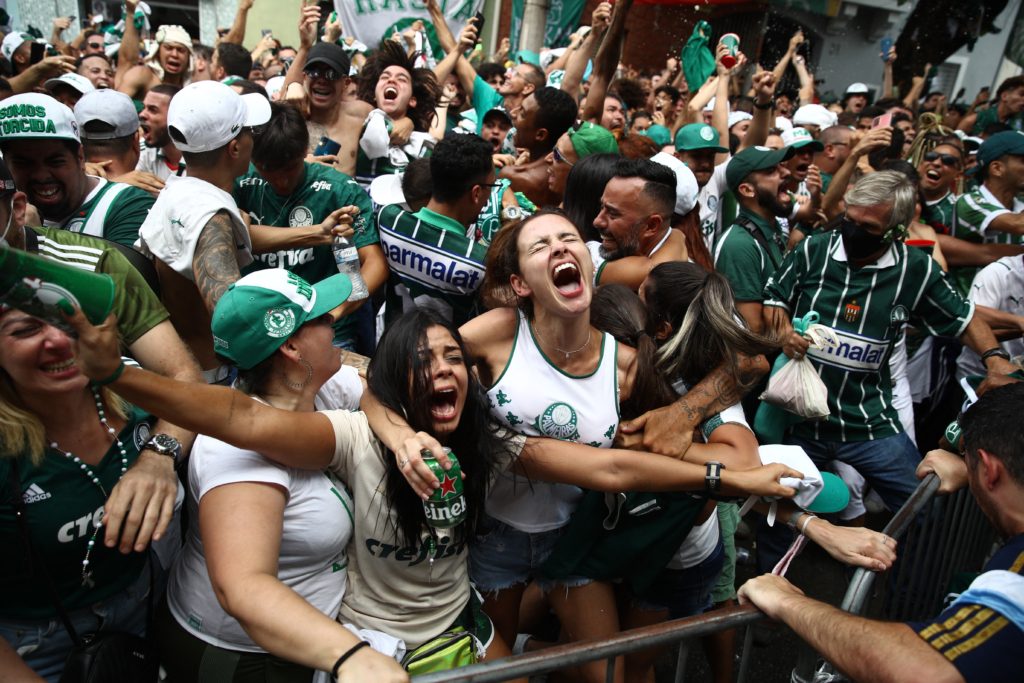 جماهير بالميراس حزينة لخسارة فريقها في نهائي كأس العالم للأندية (رويترز)