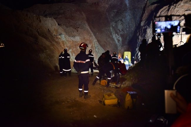 “العم علي” خمسيني “يقود” المرحلة الأخطر لإنقاذ الطفل ريان.. قصة حفَّار الآبار الذي يحتفي به المغاربة (صور)