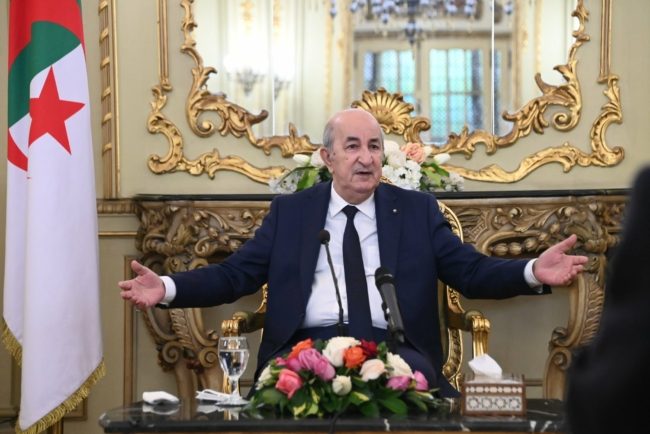 تبون يسير على خطى بوتفليقة، فهل ينجح؟ رئيس الجزائر يسعى لتهدئة الغضب الشعبي بـ”تجميد” الضرائب قبل ذكرى الحراك